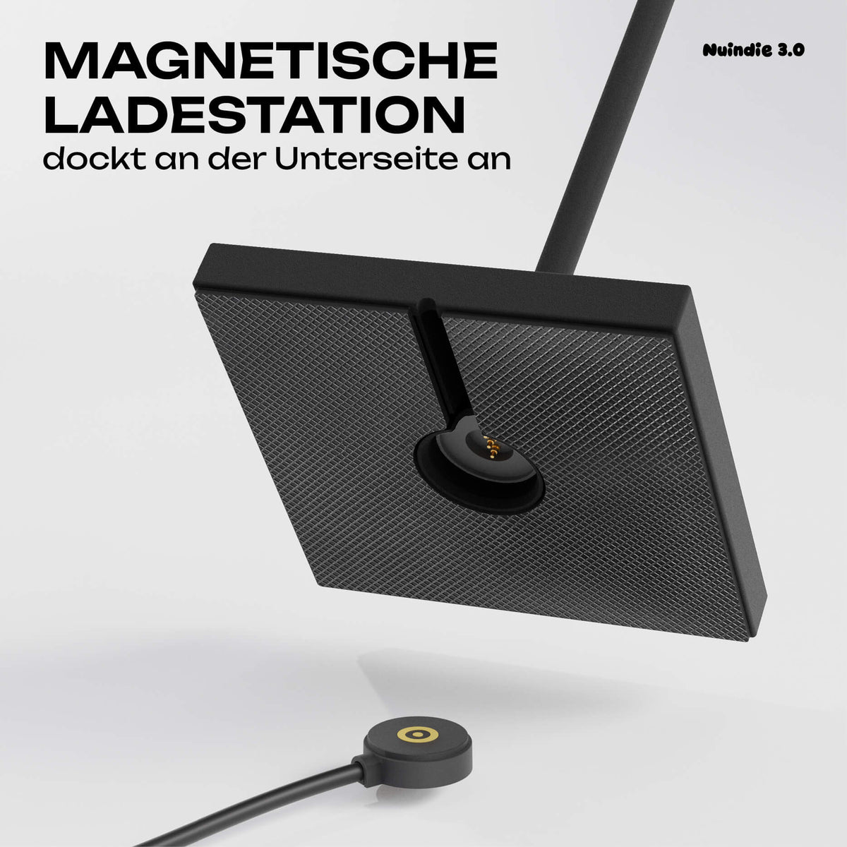 Einfach zu laden: Sigor Nuindie 3.0 Akku-Tischleuchte mit dem magnetischen Ladestecker in #Farbe_Nachtschwarz