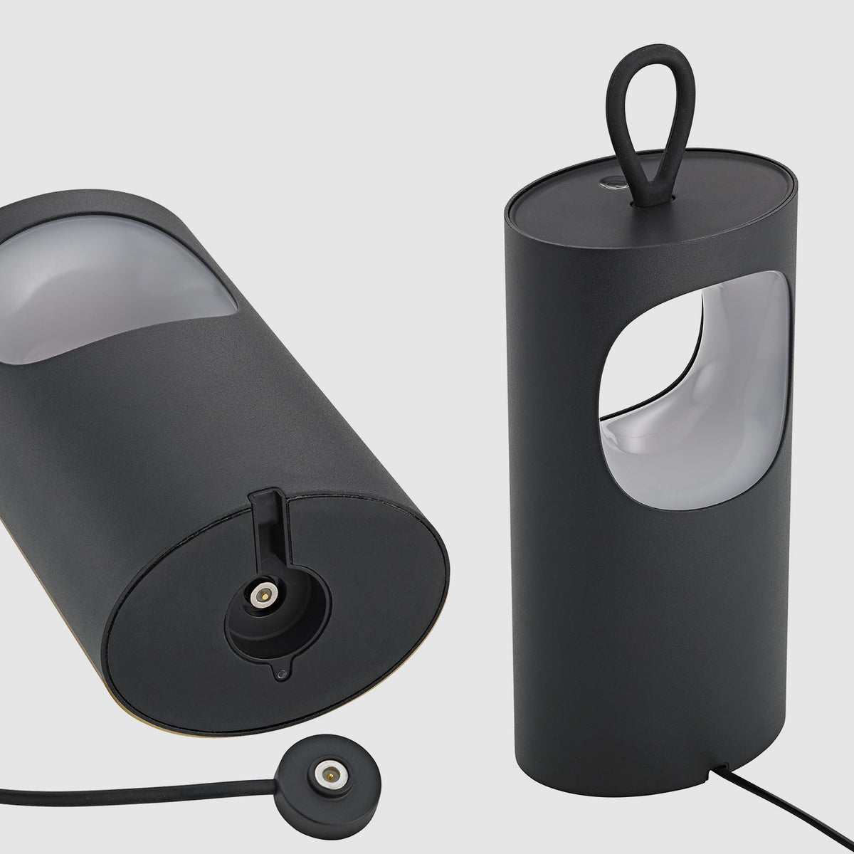 Sigor Lunari Akku-LED-Tischleuchte wird durch magnetischen Ladepuk aufgeladen der automatisch an der Unterseite einrastet ohne Kabel-Gefummel